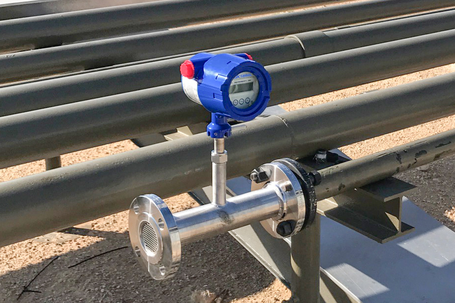 Een inline type thermische immersie flowmeter.